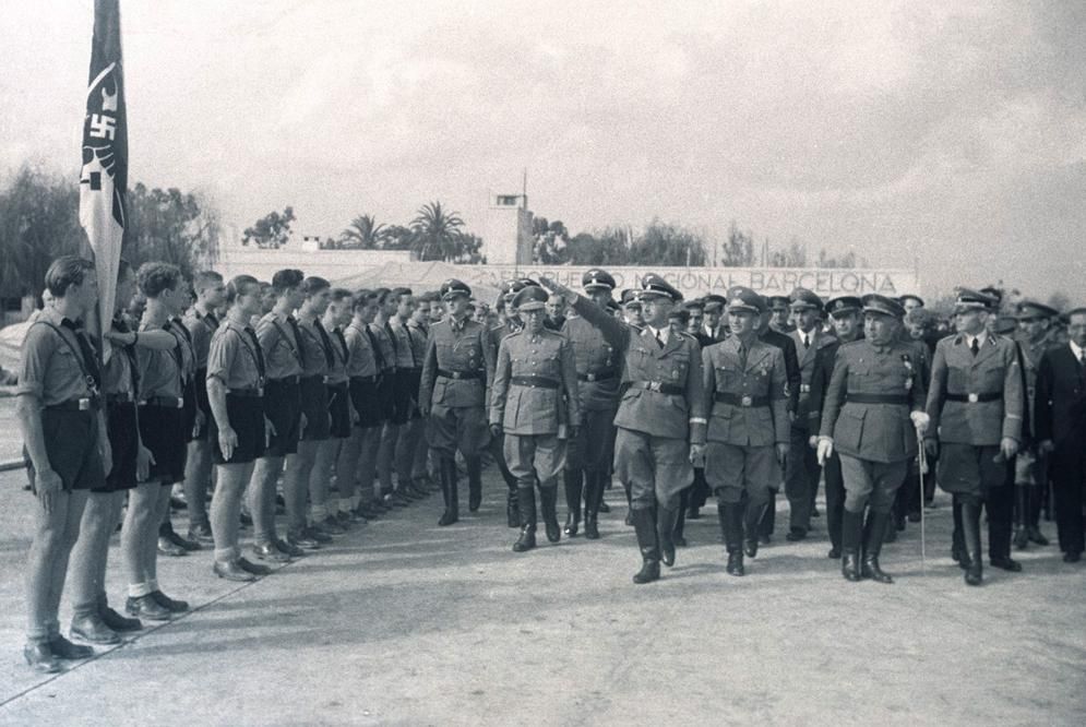 Heinrich Himmler a su llegada al aeropuerto del Prat, en octubre